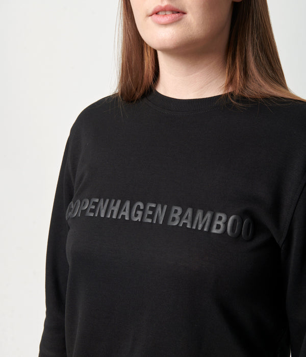 Svart joggingdräkt i bambu med logotyp