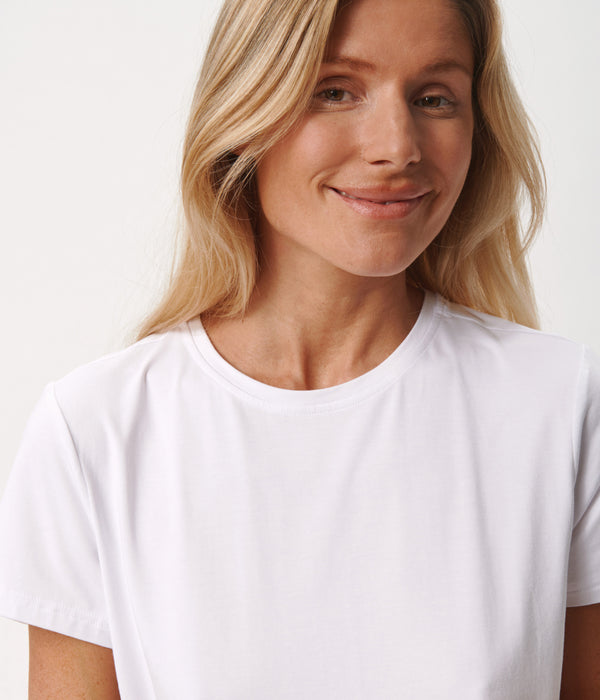 Bambupaket - T-shirt & Maxitrosor & Strumpor - Vit